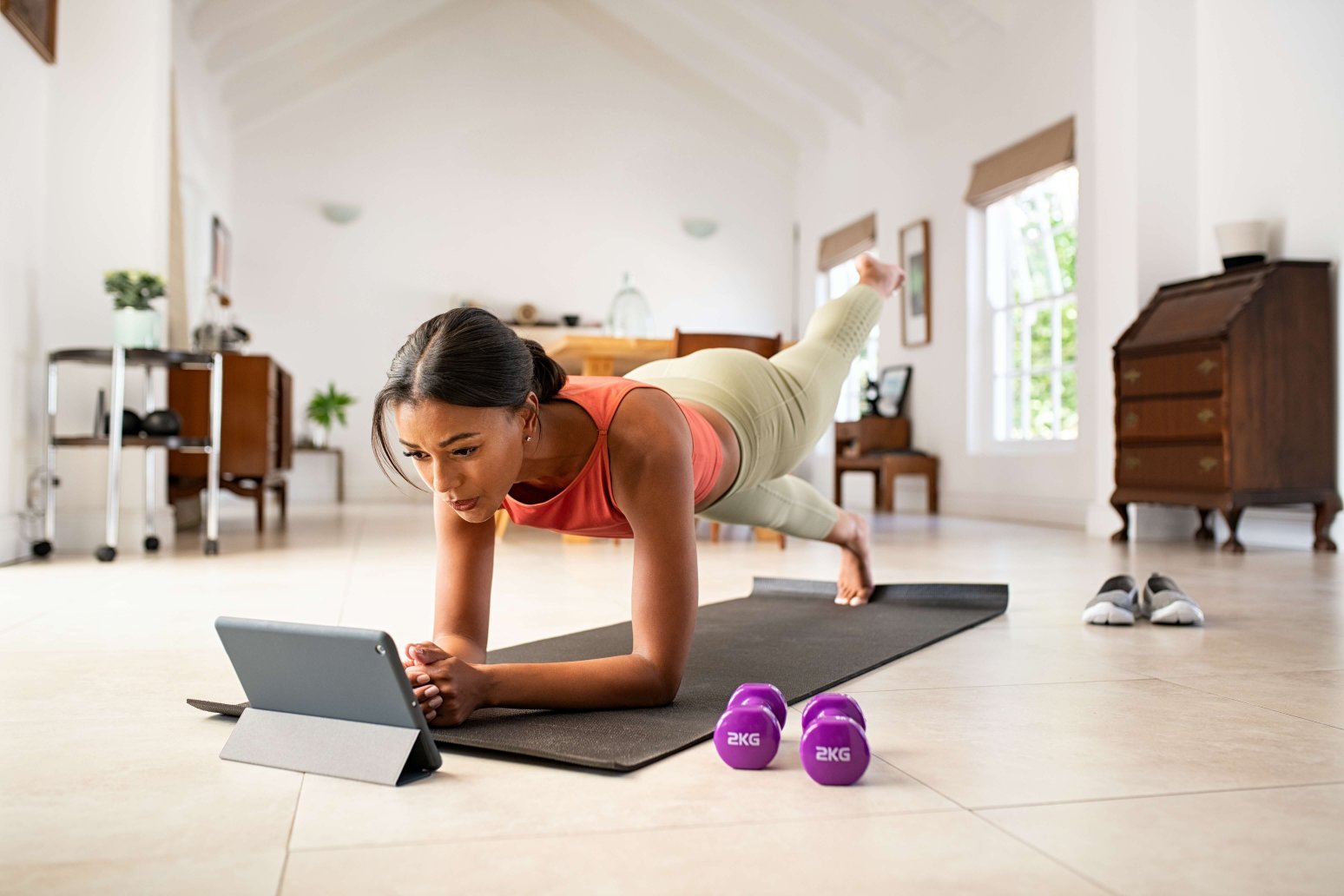 Evinizde Sağlıklı Bir Başlangıç: Ekipmansız Fitness Programı