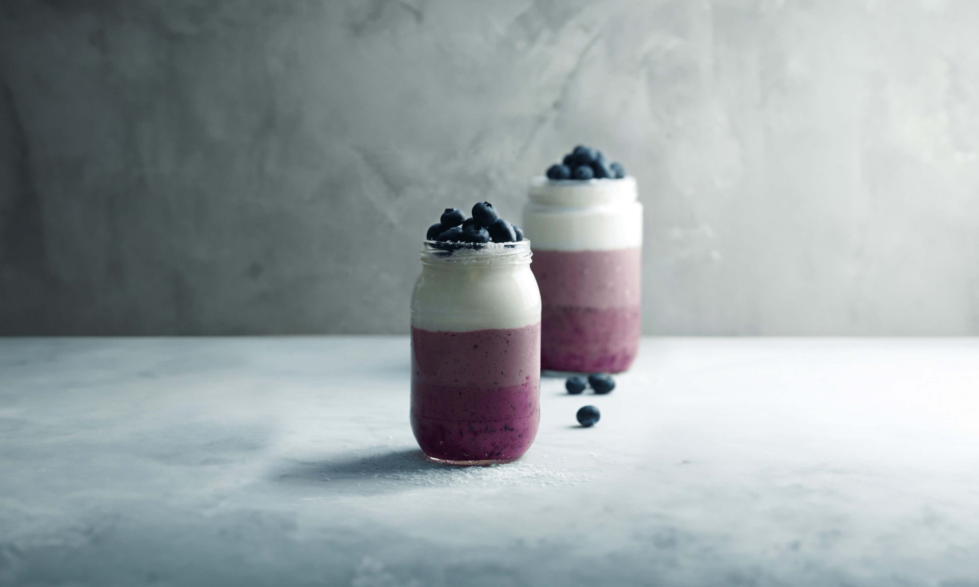 Yabanmersini ve Hindistan Cevizi Kaplamalı Smoothie